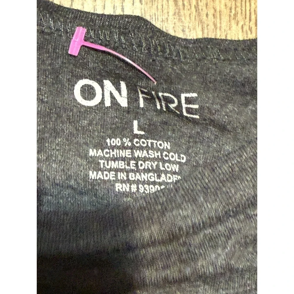 On Fire Shirt Women's Size Large, Gray, Los Angeles Graphic Print - Picture 6 of 9
